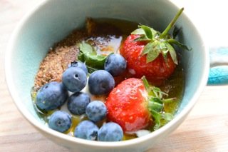 Fruit-Yogurt-and-flaxseeds